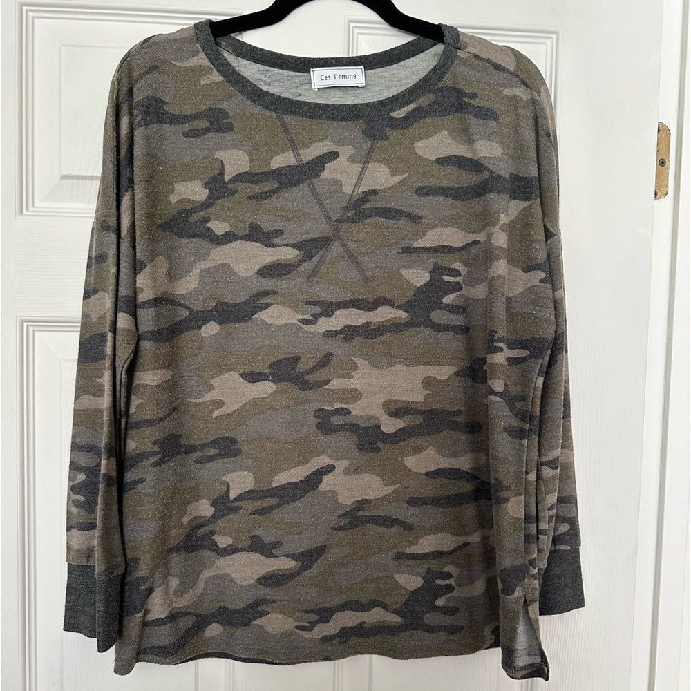 EUC- Ces Femme Camo Long Sleeve Knit Top